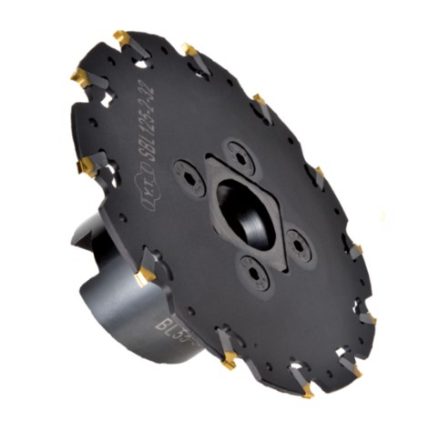 Adapterikiinnitys